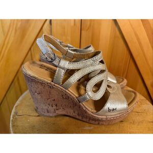 B.o.c. Born Wynda sandals leather cream gold sz 6M